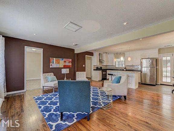 3rd image of 4203 English Oak Dr