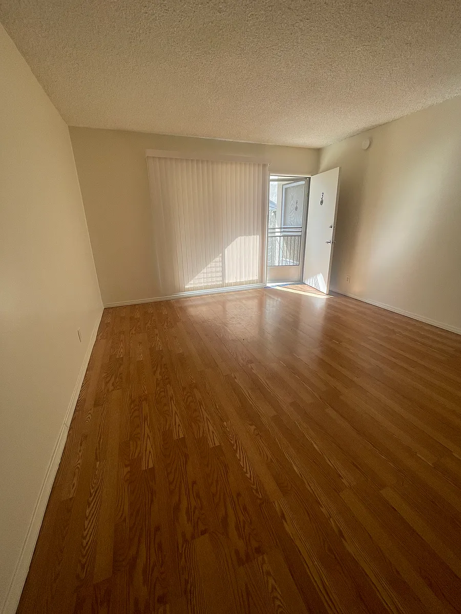 Building Photo - 1607 N Harvard Blvd #3