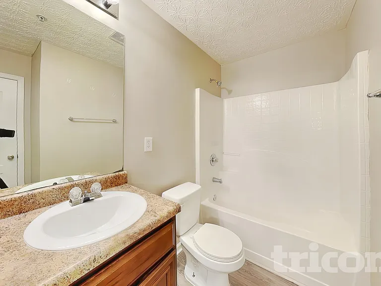 1047 Wedgewood Ct — Photo 13