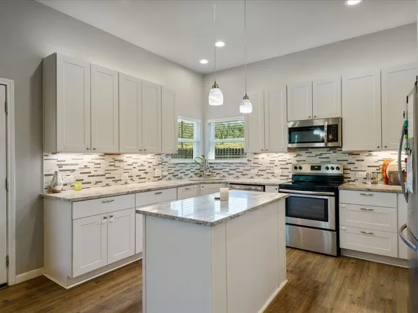306 Songwood Drive, Spicewood, TX 78669