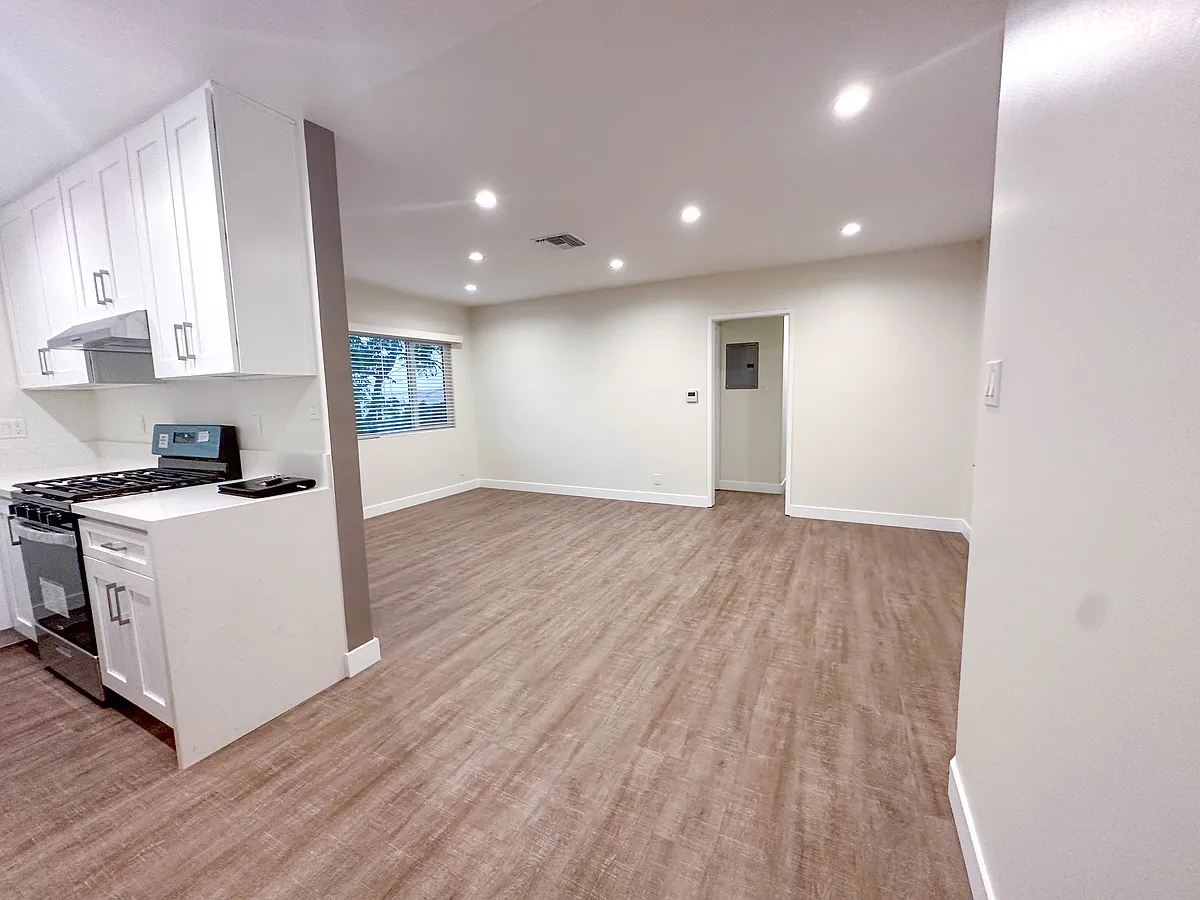 Building Photo - 4904 Tujunga Ave #7