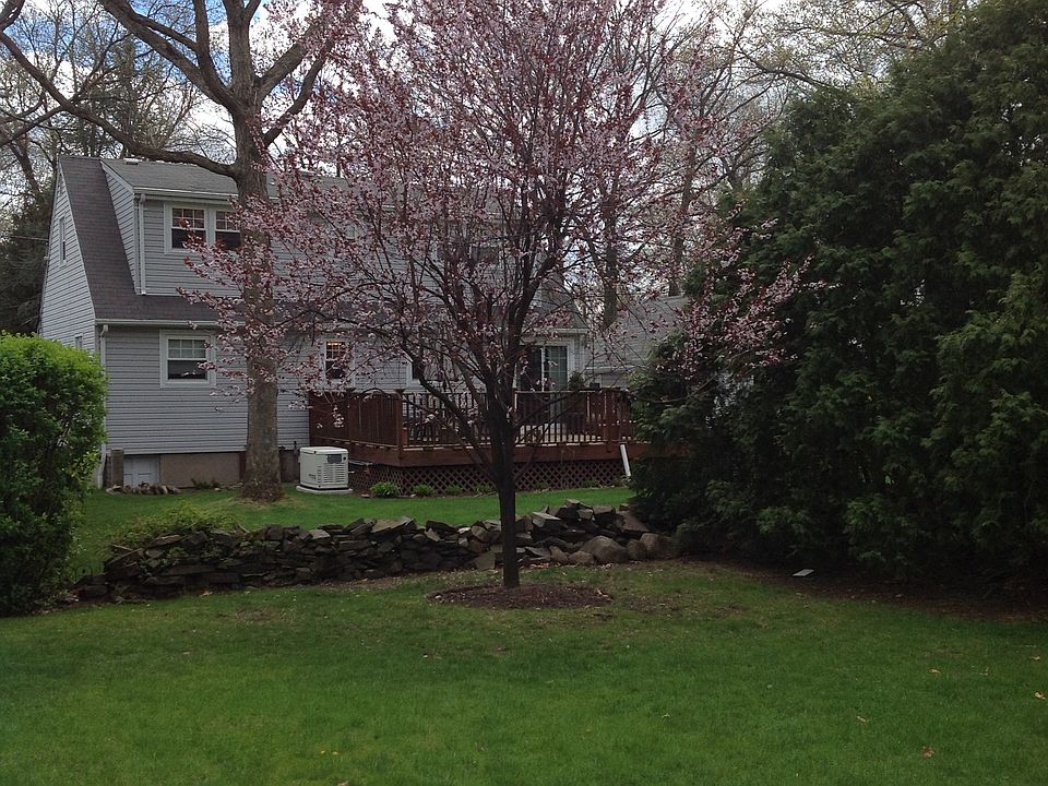 2nd image of 383 Magnolia Ave