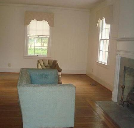 5th image of 902 Iona St