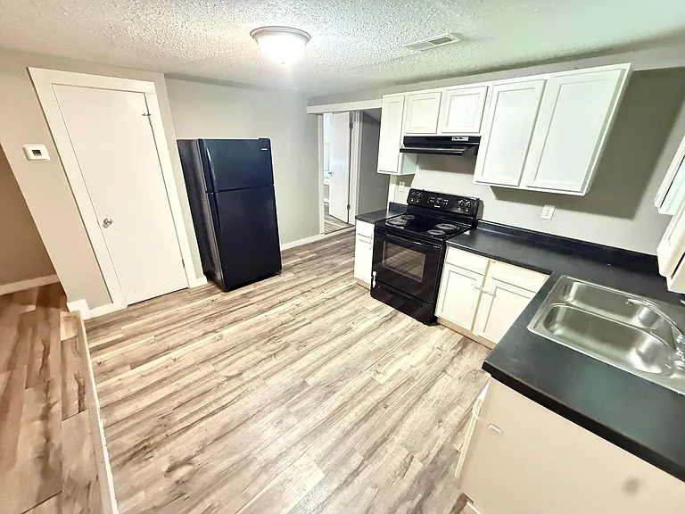 2137 N Delaware Ave — Photo 10