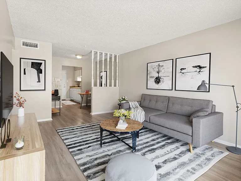 Holly Place — Photo 16