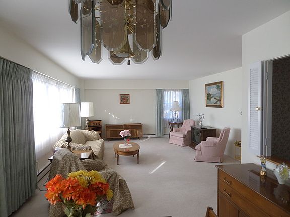 2nd image of 141 N La Grange Rd APT 205