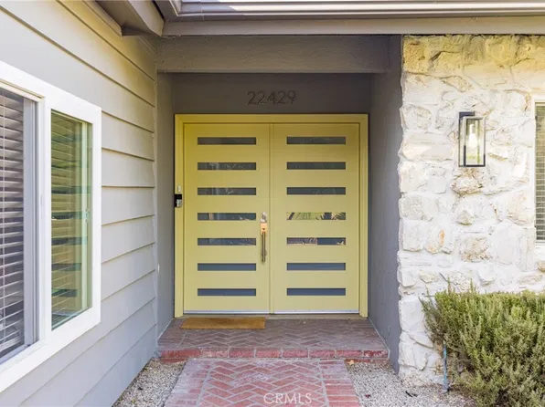 22429 Bessemer St, Woodland Hills, CA 91367