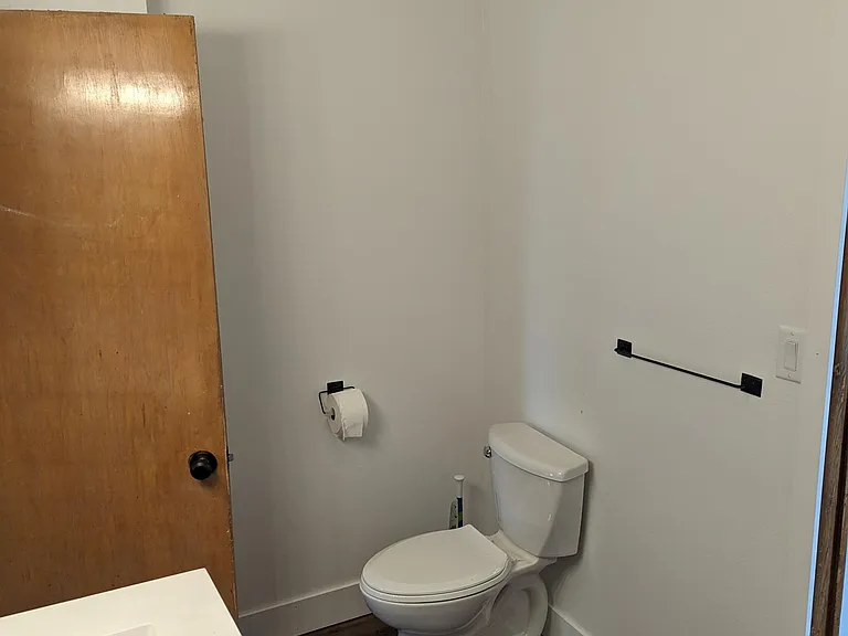 2626 M Ave — Photo 5