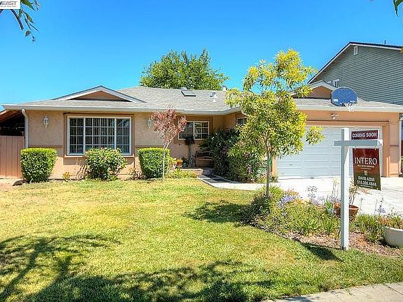 3rd image of 2965 Almond Dr