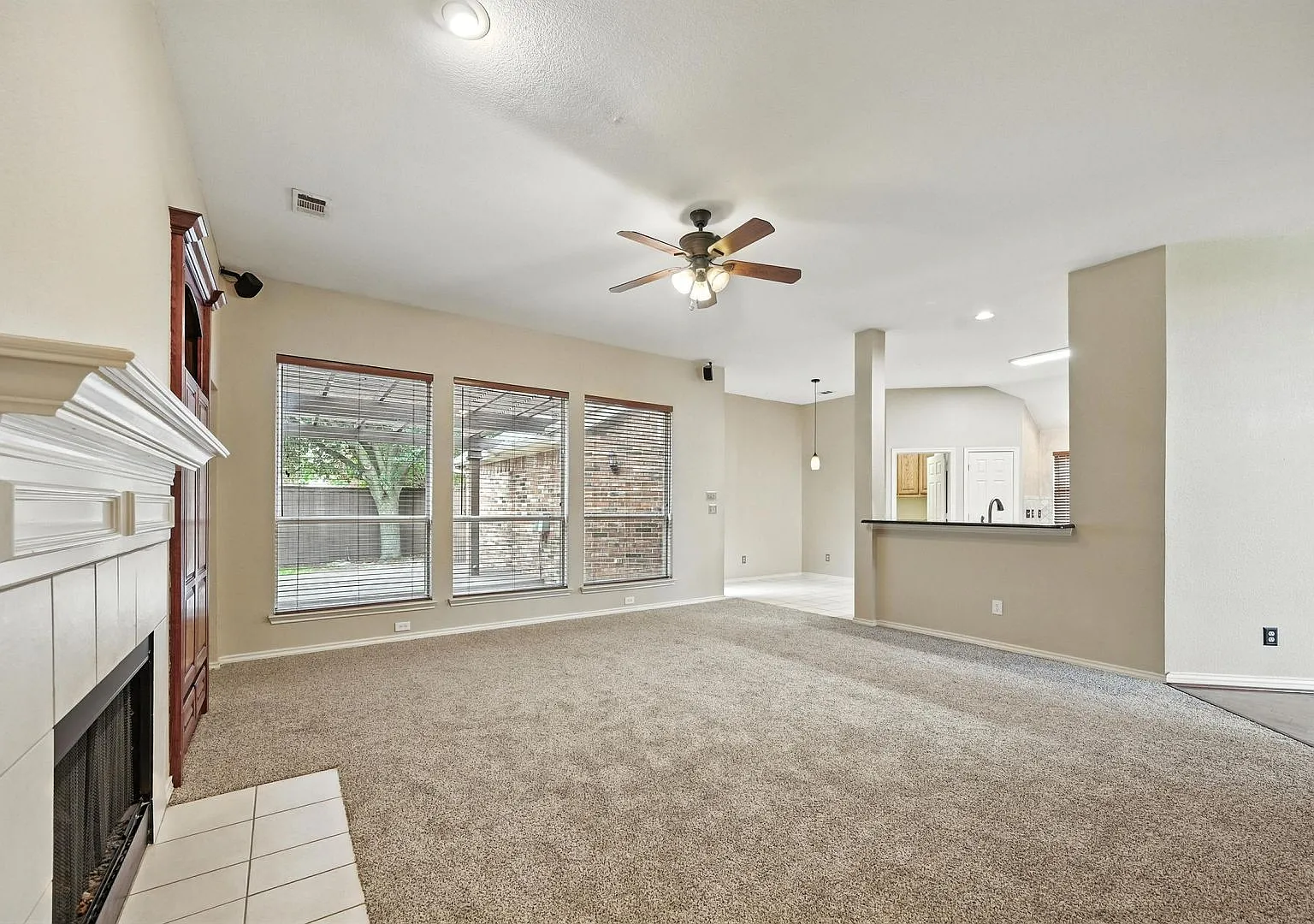 Beautiful 4-Bedroom, 2-Bath Home In Frisco ISD — Photo 3