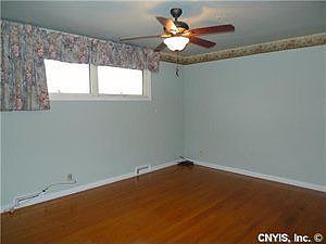4th image of 106 Edgemont Dr
