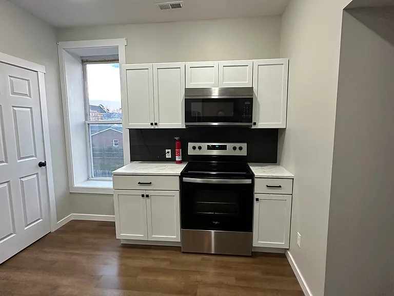 223 E Church St #B — Photo 4