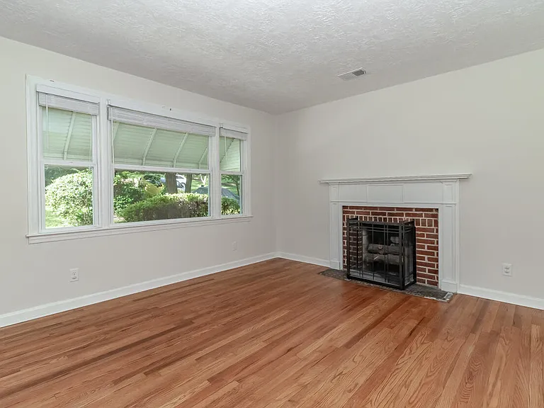 2709 Hazel St — Photo 5