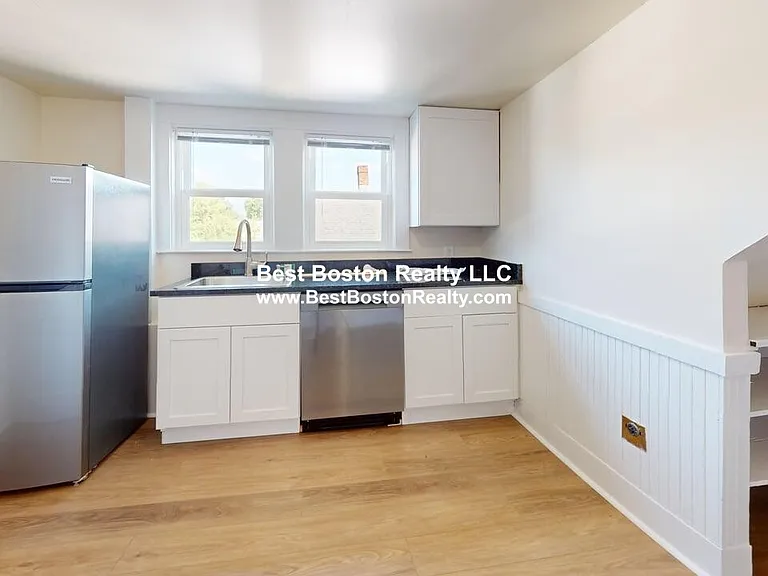 107 Warren St #2 — Photo 3