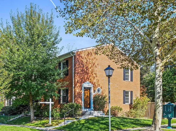 10360 Granite Creek Ln, Oakton, VA 22124