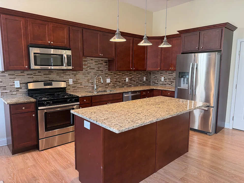 814 Main St #3A