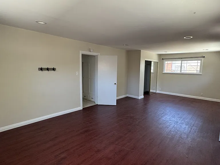 15336 Ryon Ave — Photo 9