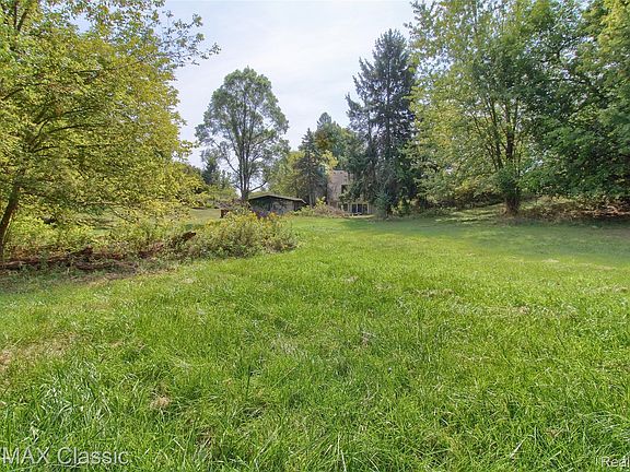 5th image of 19150 Beck Rd