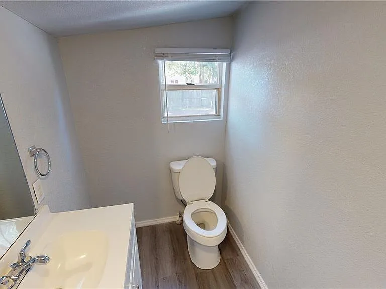 1711 Scranton St S — Photo 7