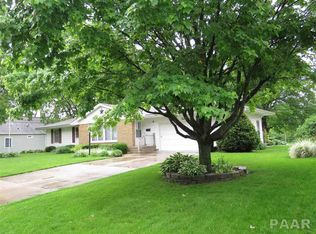 212 W Gloria Dr, Eureka, IL