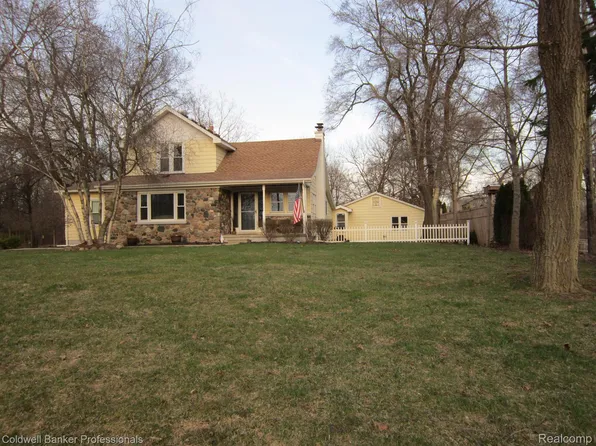 1820 Brewer Rd, Howell, MI 48855