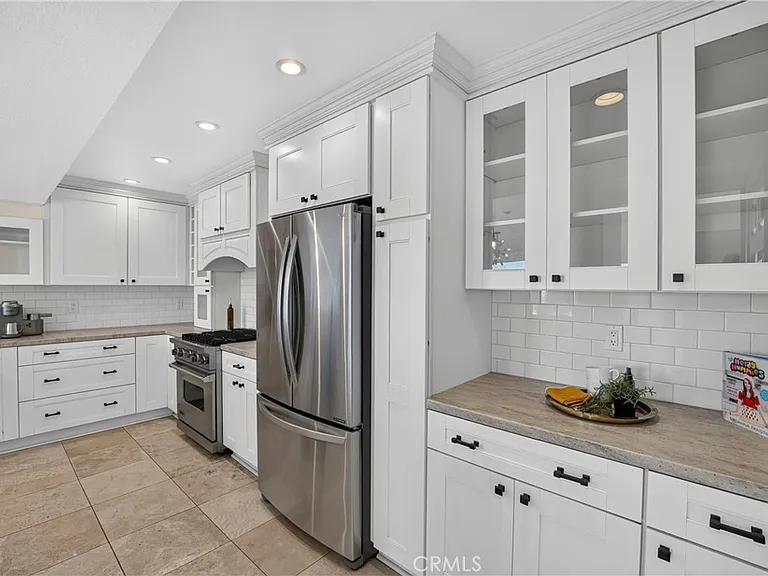 260 Cagney Ln — Photo 7