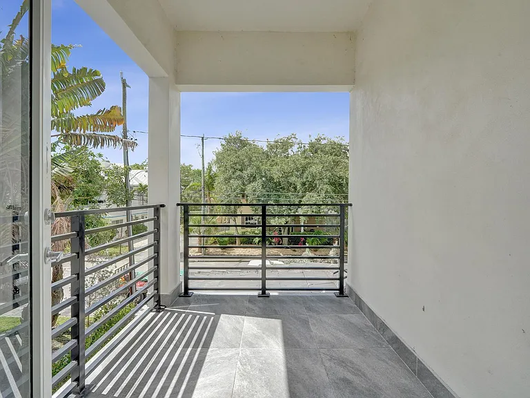 1213 W Las Olas Blvd — Photo 15