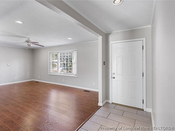 4th image of 400 Hallmark Rd