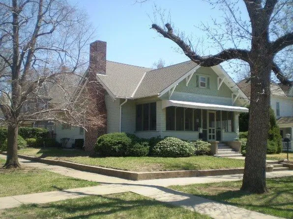 911 N Cedar St, Abilene, KS 67410