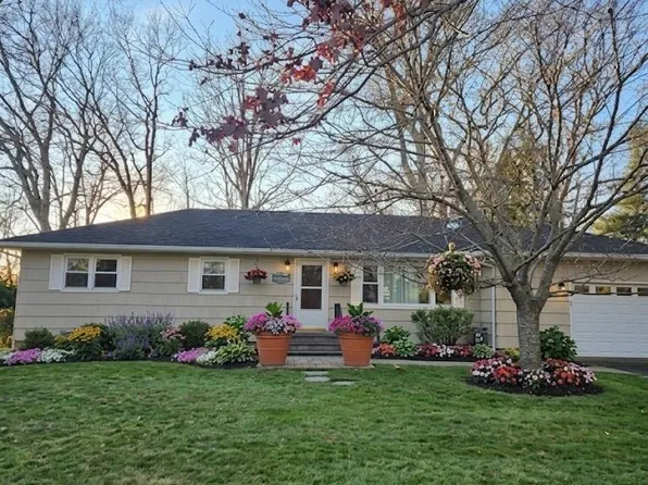 290 Gull Pond Lane, Greenport, NY 11944