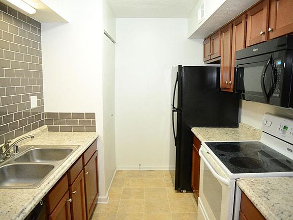 4th image of 3509 Lodge Ln APT 119