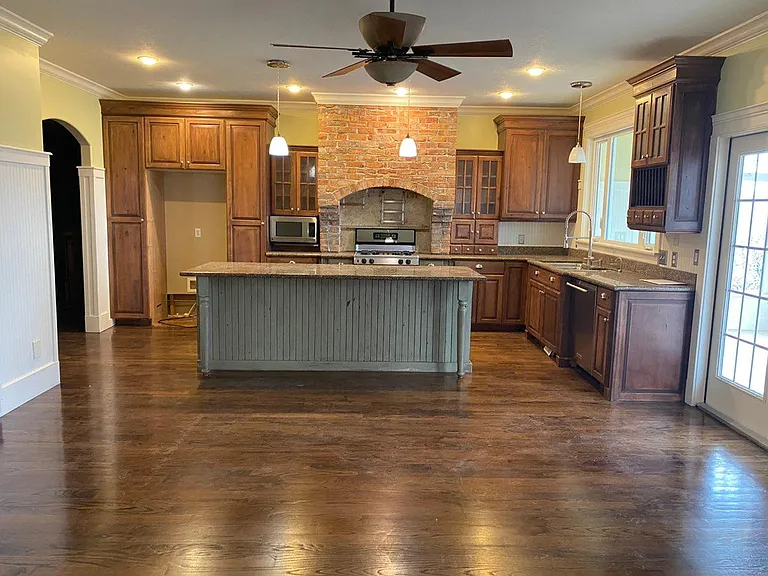 1611 E Timoney Rd — Photo 5