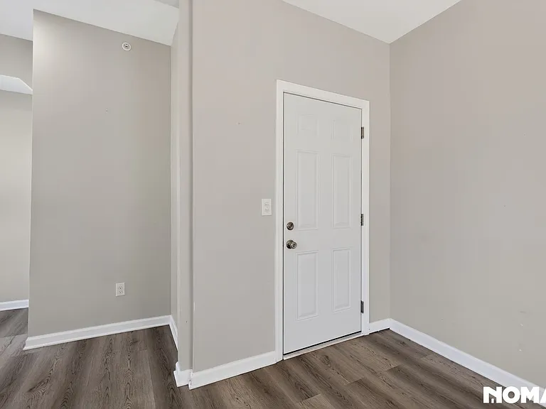 558 Marston St — Photo 12