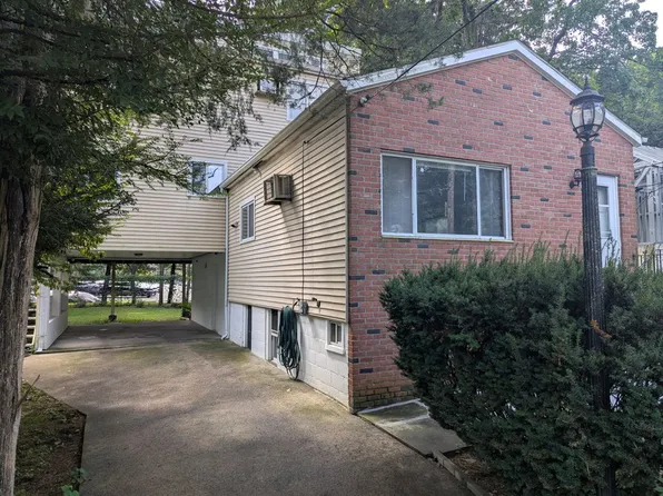 493 Den Ln #1, Greenwich, CT 06831
