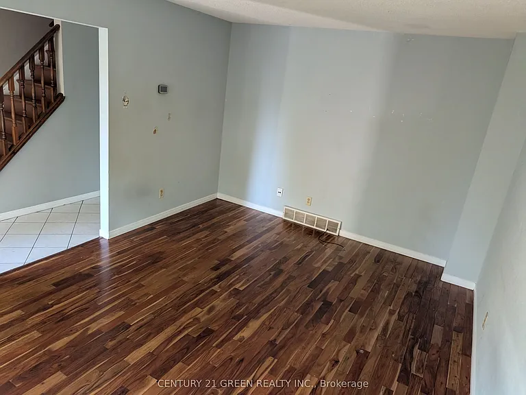 61 Ashley Cres — Photo 9