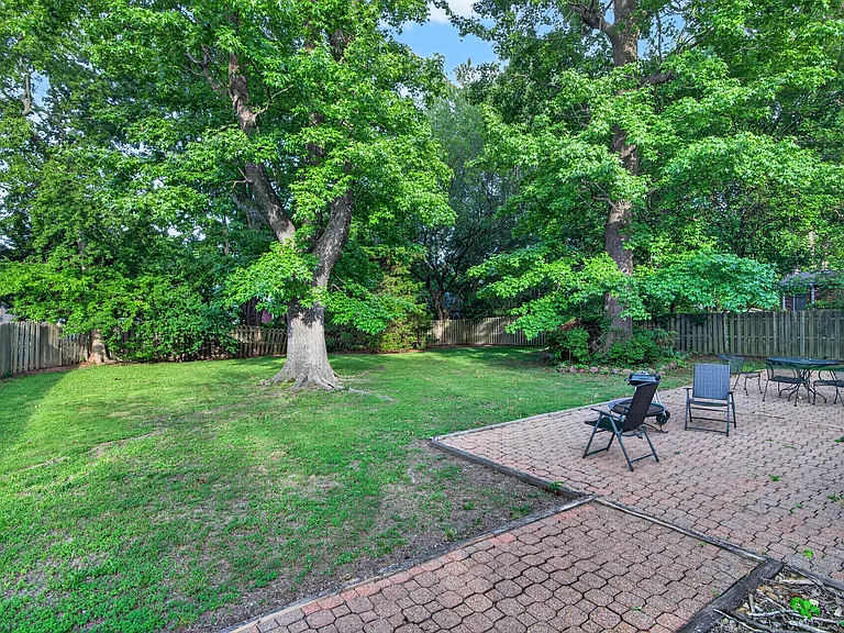 33 Tanglewood Dr — Photo 10