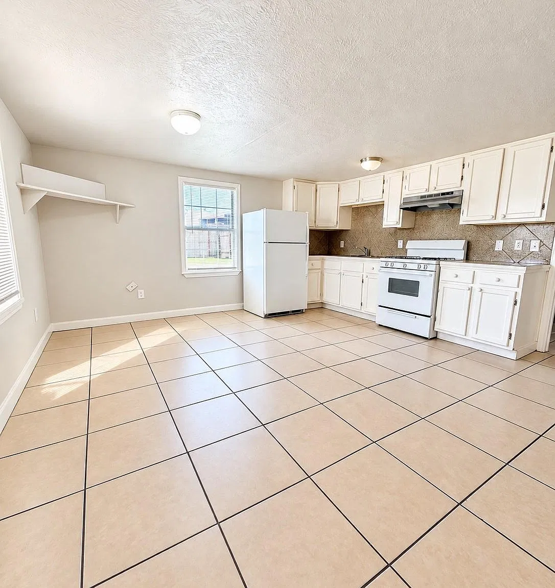 2 bed, 1.0 bath, 650 sqft, $950 — Photo 3