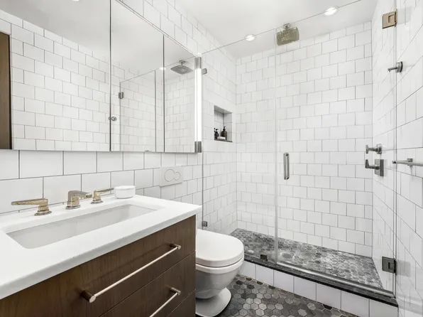 220 Madison Avenue image 15 of 17