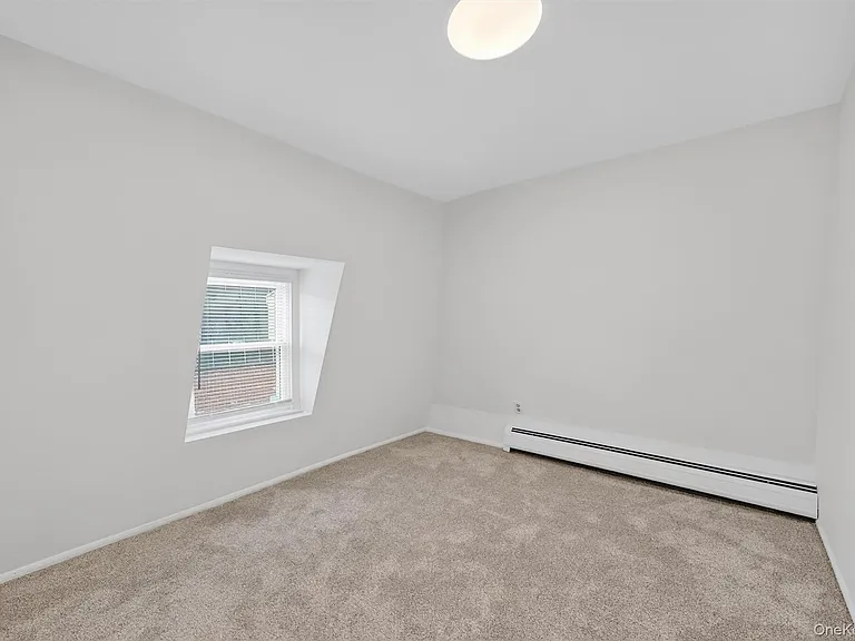 12 Scotchtown Ave — Photo 28