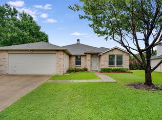 208 Blazing Star Trl, Burleson, TX 76028