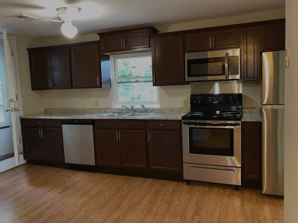27 Fremont St #2, Lowell, MA 01850