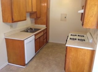 Singer Cedar 9852-54 Cedar, Bellflower, CA 90706