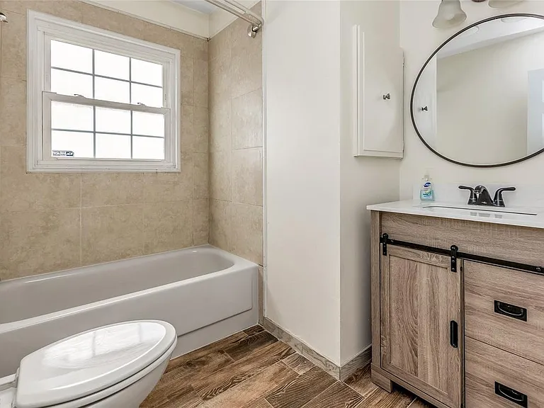 1017 Old Town Rd — Photo 4