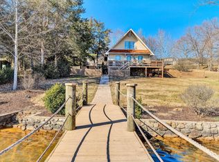 475 Browns Point Dr, Moneta, VA 24121
