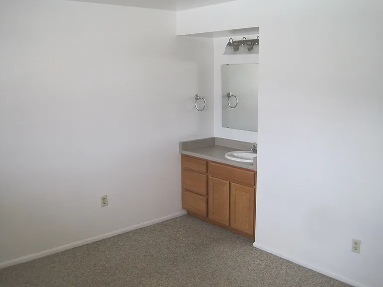 268 W Pioneer Cir — Photo 10