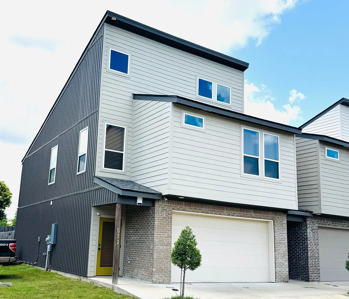 2 bed, 2.5 bath, 1432 sqft, $1,950 — Photo 1