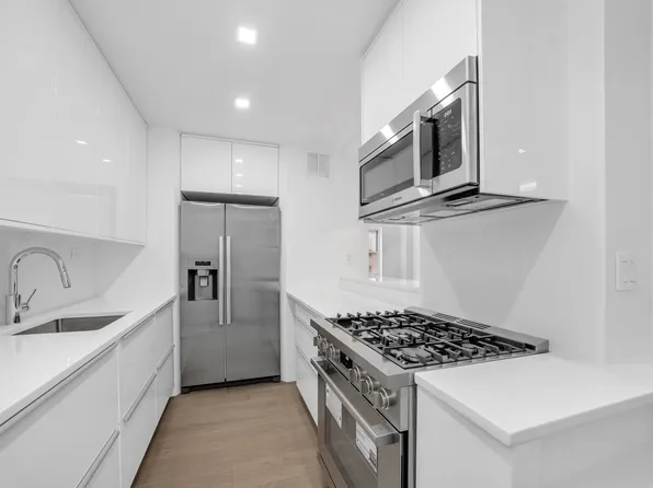 130 East 63rd Street image 7 of 11