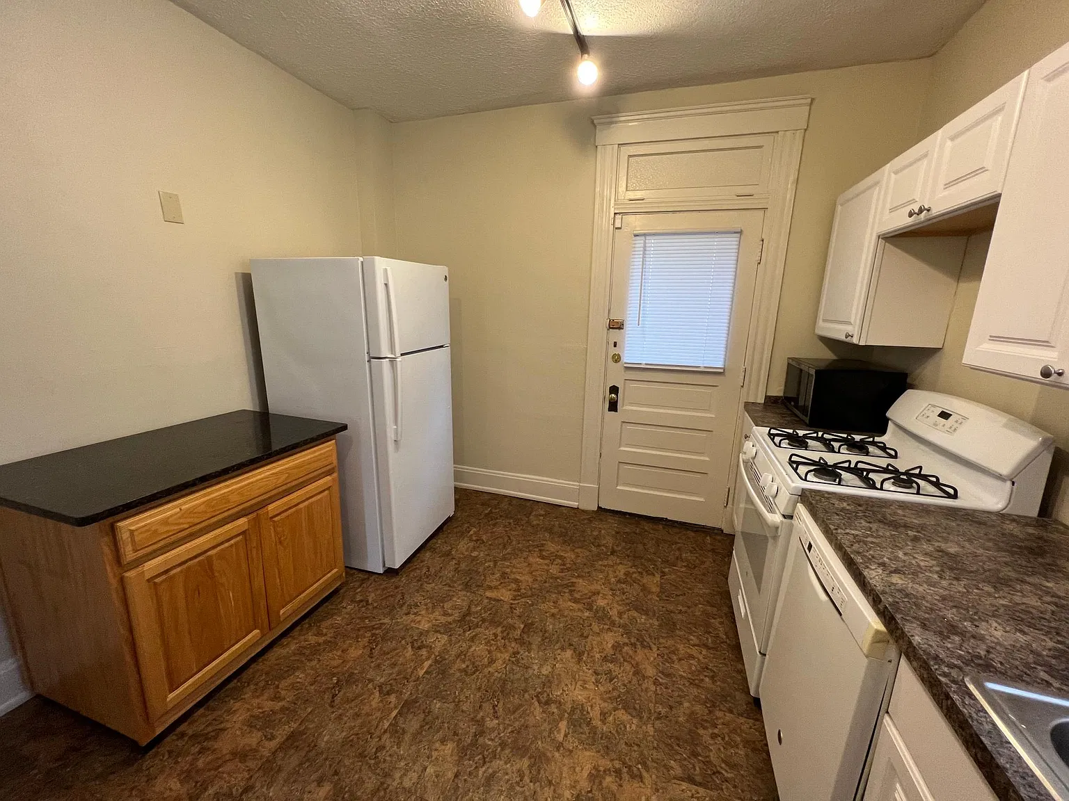 5 bed, $3,625 — Photo 4