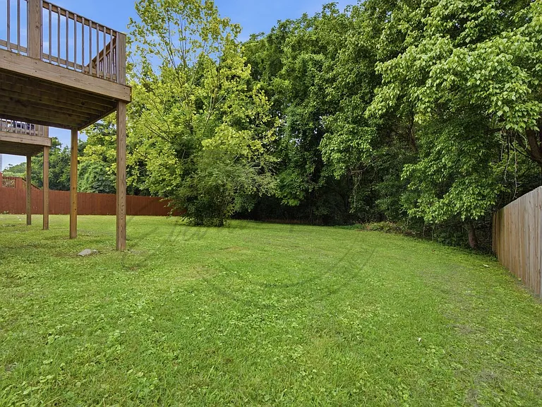 703 Linden Grn — Photo 17
