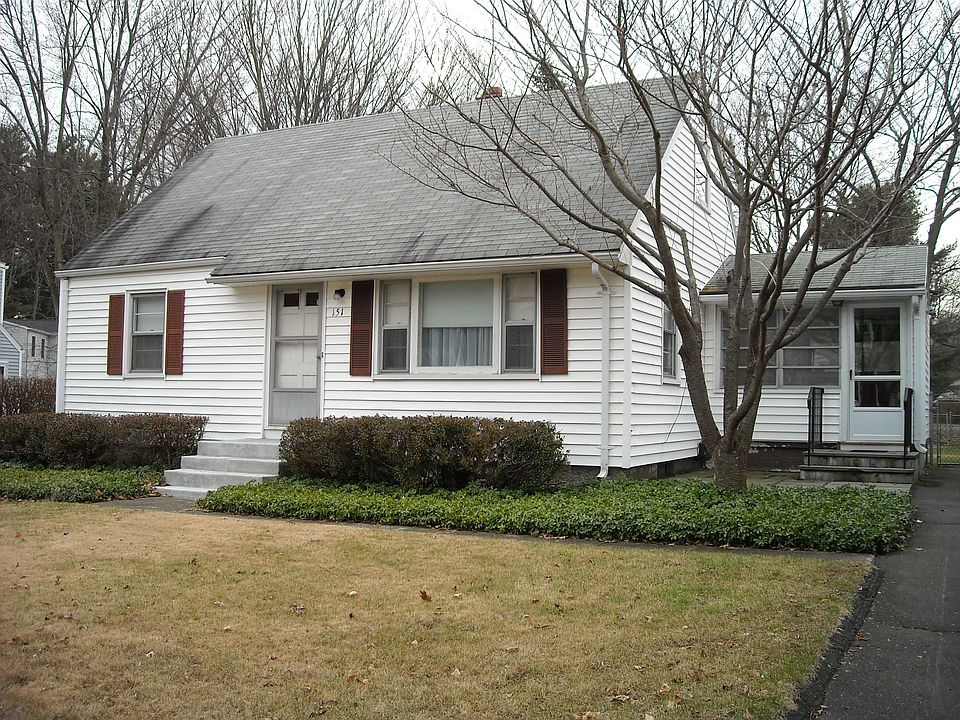 Ideal Lake Hills Location - Backyard borders park with direct access.